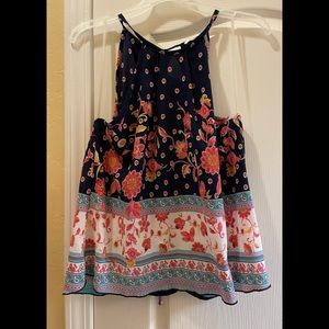 Bundle of 2 Stylish Tops Size Medium